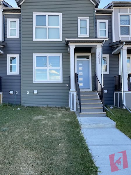 TWO BEDROOM AND TWO AND A HALF WASHROOM TOWNHOUSE in SAVANNA, NE CALGARY photo 2