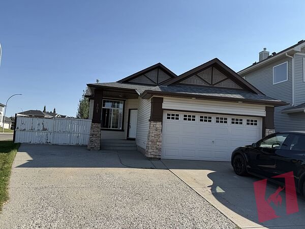 Bright & Spacious 2 Bed / 2 Bath Main Floor Home