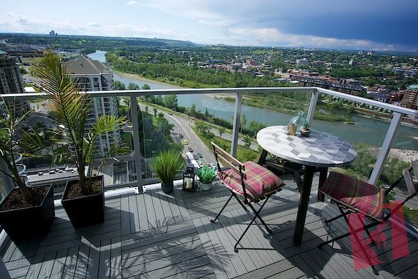 Luxury furnished sub-penthouse with stunning river and mountain views