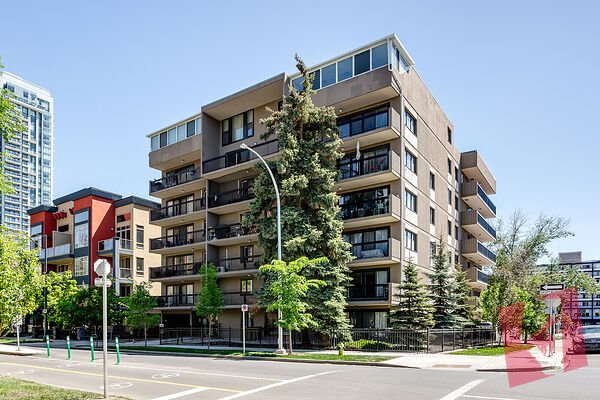 Cozy 2 Bedroom Condo in Calgary Beltline Area