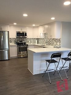 LEGAL 2 BEDROOM EXECUTIVE SUITE-1350 SQ FT-PRIVATE PATIO & ENTRANCE-WALK TO LRT