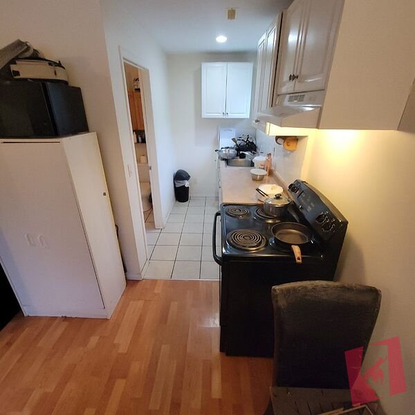 Perfect for Roommates or Students | 2 Bed •1 Bath Legal Suite