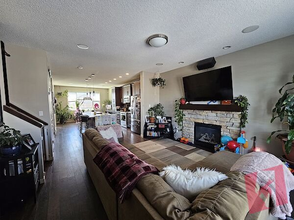 Beautifully upgraded home in SE family community! Easy access to StoneyDeerfoot. photo 2
