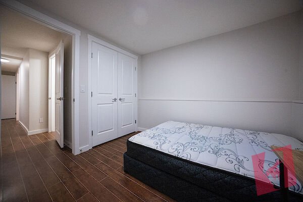 2-Bedroom Basement Suite 7 min walk to Southland LRT with Private Entrance photo 3