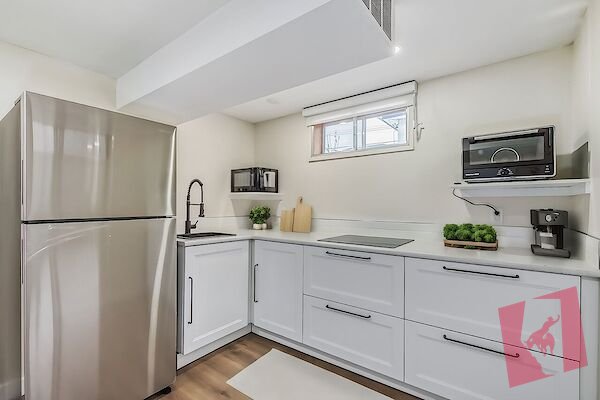 Wildwood, RENOVATED Basement Suite for Young Professional or Couple photo 2