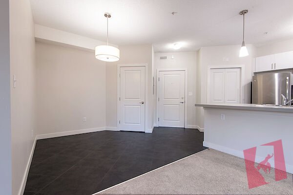 Beautiful 2 bedroom Condo in Millrise photo 3