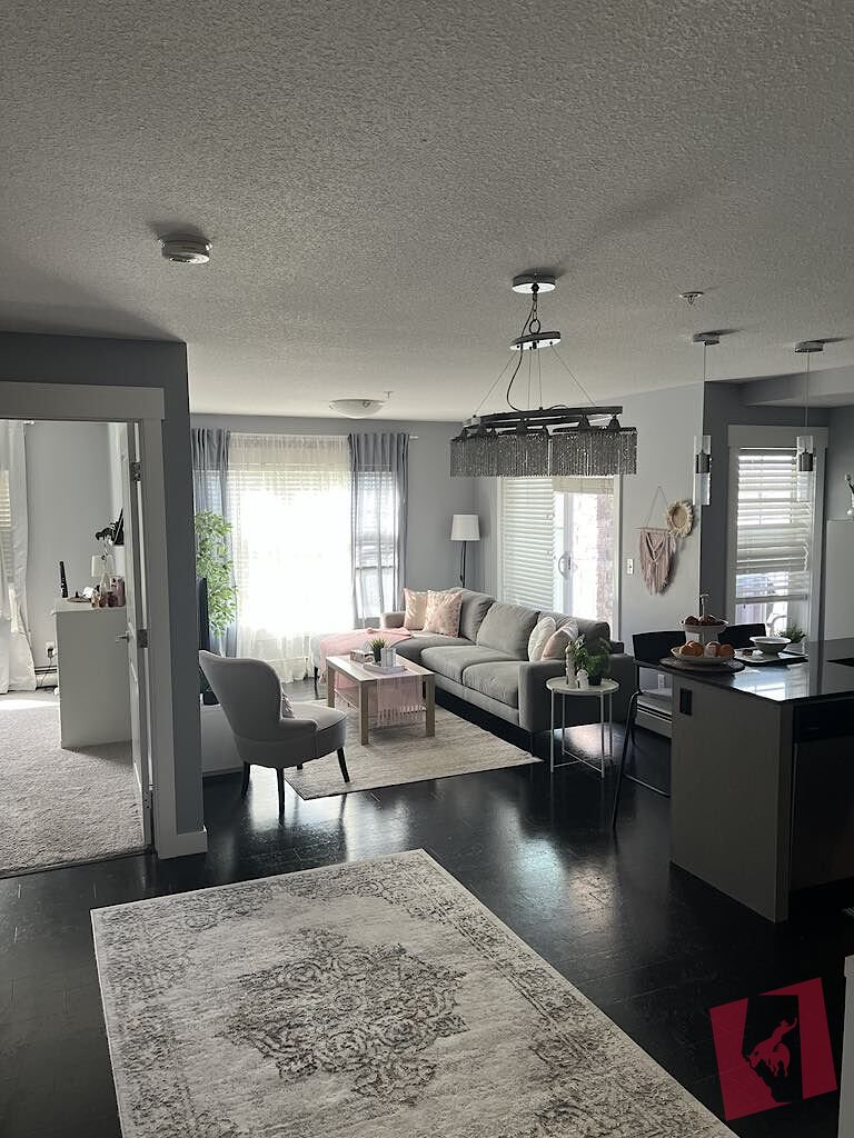 Bright and Large 2 bedroom, 2 bath corner condo apartment