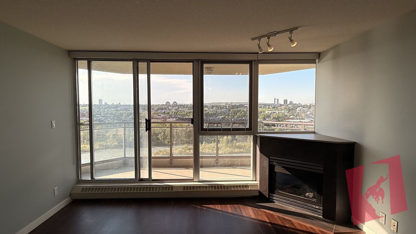 Riverfront Spacious 2B/2B Condo photo 2