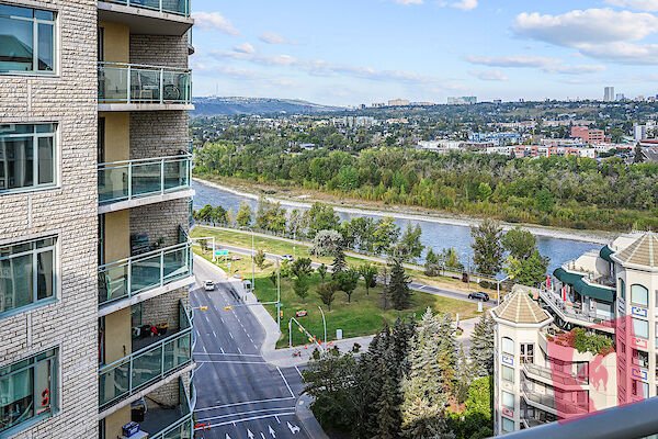 Prime Location 2 Bedroom Unit With River View and Gym