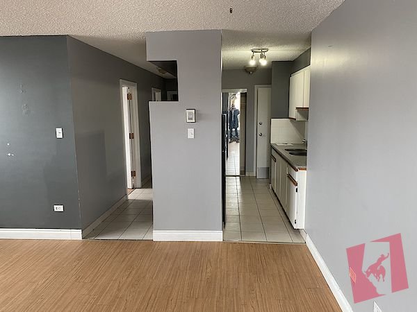 Cozy 2 bedroom close to downtown photo 2