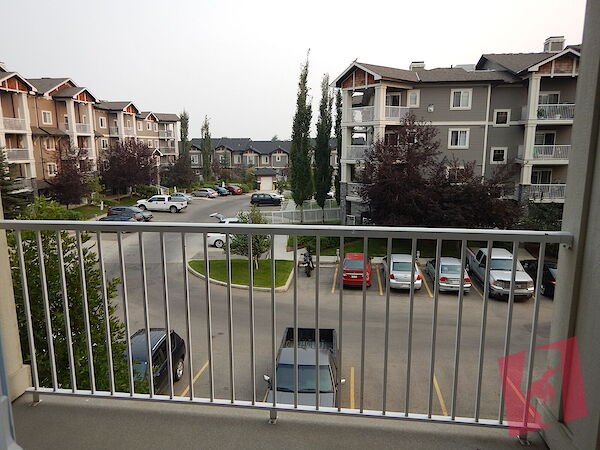 BRIGHT 2 BEDROOM, 2 BATHROOM APARTMENT
