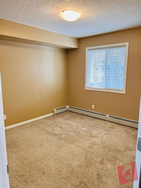 2 Bedroom, 2 Bathroom condo with underground parking lot and with den area photo 3