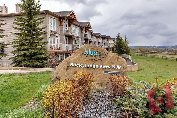Bright 2Bed / 2 Bath Townhouse in NW Calgary – Rockyledge View photo 2