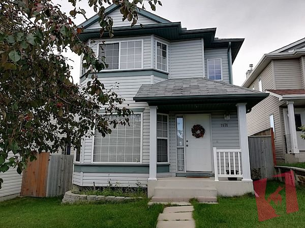 bright and cozy house, a quick access to public transit and downtown
