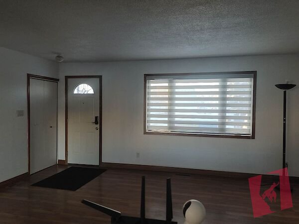 Main-floor suit, 5 min walk to C-train and bus station photo 3