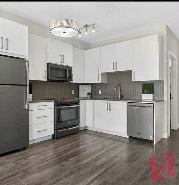 Cozy 1 Bedroom plus DEN condo Unit! photo 2