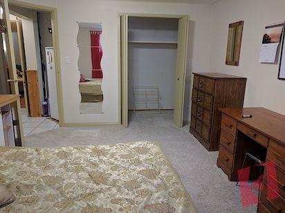 1 Large bedroom for rent close to Transit. Females only please photo 3