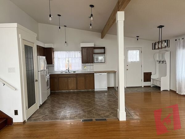 Large beautiful 4-level split in Mayland