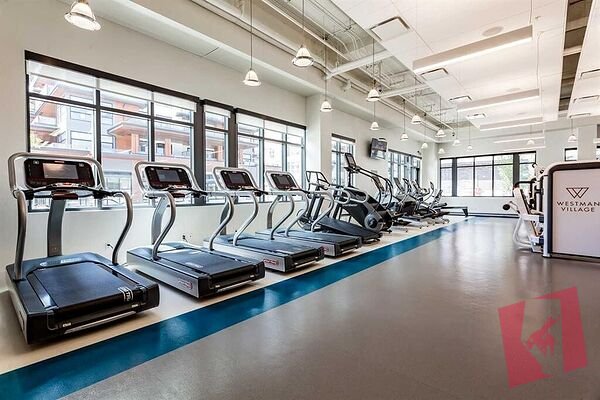 Stylish 1 Bed + Den Condo in Westman Village | Resort-Style Amenities photo 3