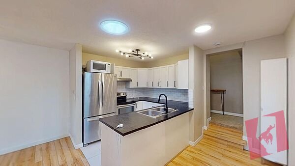 125 28 Ave Ne photo 2
