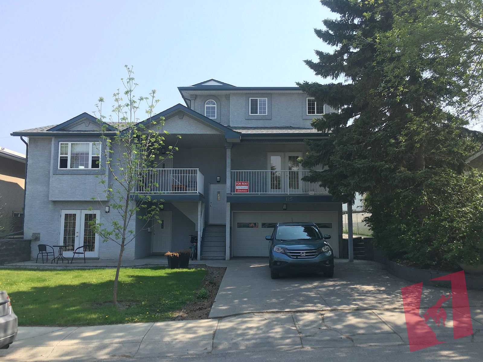 Bright 4-bed+office, 3.5 bath with balcony, air-conditioning, gas fireplace