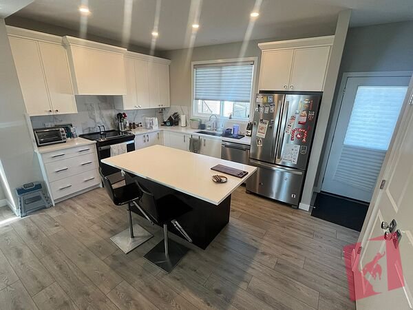 Like new! Build in 2025! Cozy 3 Bedroom Double Garage House in Glacier Ridge photo 3