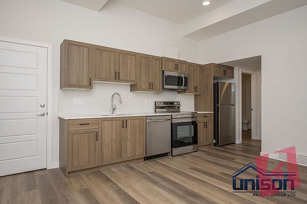 Beautiful Walk-Out Basement Suite in Mahogany | 1 Bed | 1 Bath | over 1000sqf