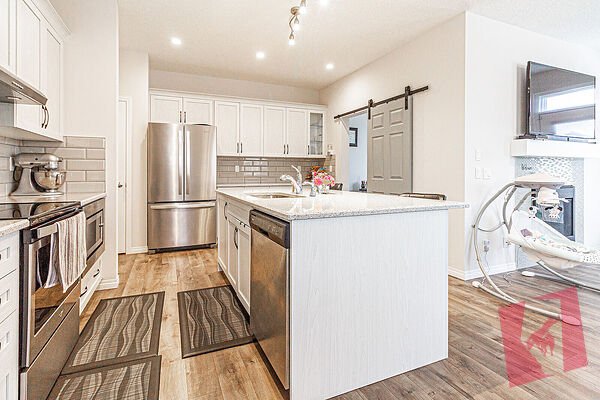 3 Bed + Den , 2.5 Bath house with Unfinished Basement (Full house) photo 3