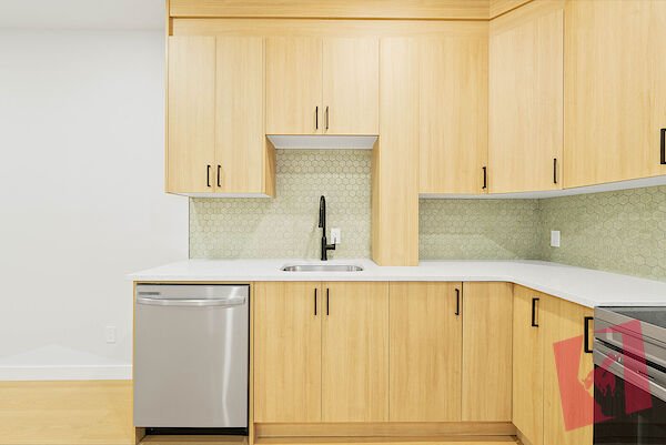 Luxury/Cozy 2 Bedroom Basment Suite photo 2
