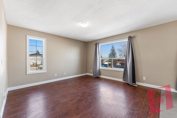 Nice corner house with a full basement. South facing 2 story 3 bedrooms, 2.5 Ba.