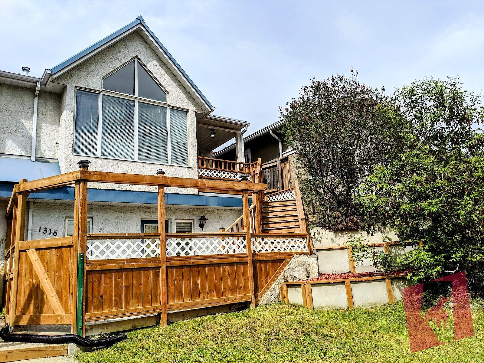 Bright Loft-Style 2 Bed, 2 Bath Home Near SAIT & Downtown