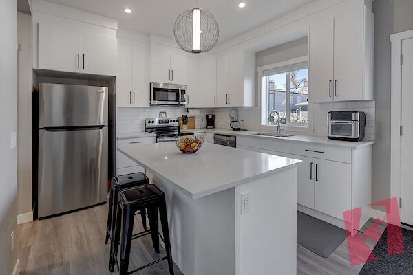 Spacious 5-Bedroom 3.5 Bath Duplex in Tuxedo Park photo 3
