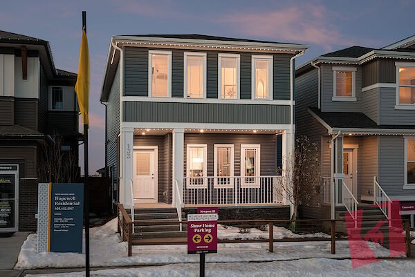Stunning Upgraded Showhome in Hotchkiss 3 Bed + Bonus, Double Detached garage