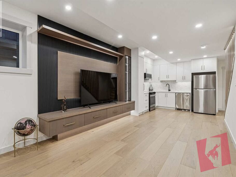 MTR -Everything Included- Luxe Furnished Suite in Inglewood | 2 King beds 2 Bath