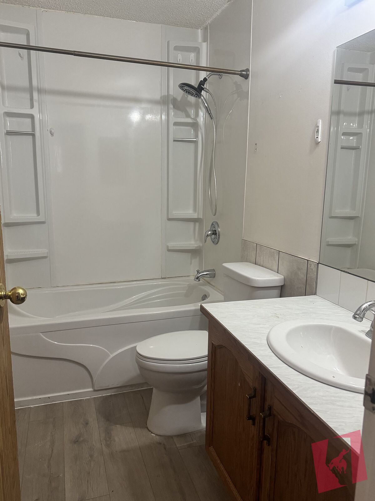 3 BEDROOM HOUSE IN ERIN WOODS photo 2