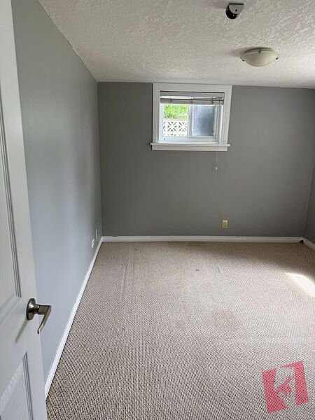 Cozy 2 Bedroom with nice back and front yard photo 2