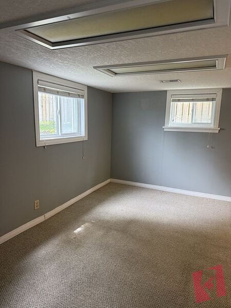 Cozy 2 Bedroom with nice back and front yard photo 3
