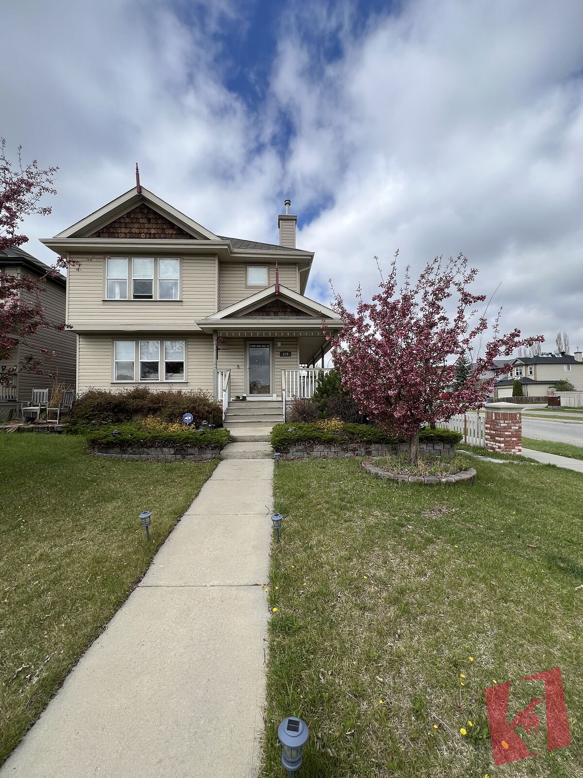 Spacious 3 Beds 2.5 baths House