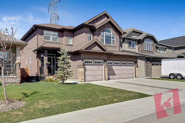 4+2 Bdrm , 4.5 baths, an office, 3 living rooms and a triple car garage photo 3