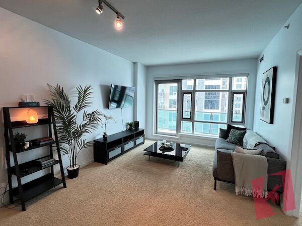 18+ 1B/1B Condo in DT Calgary Beltline