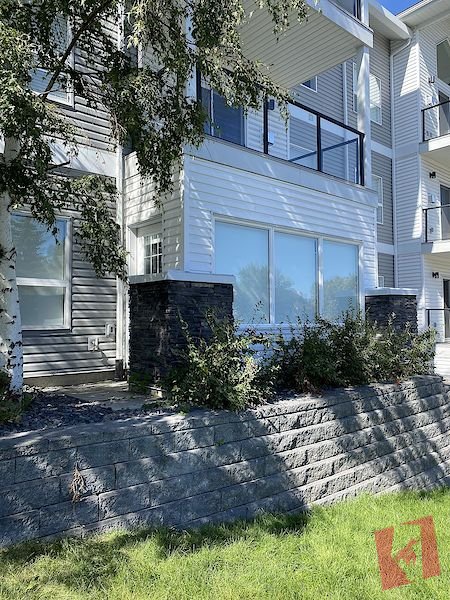 Spacious 2 bedroom 2 bathroom condo Bankview