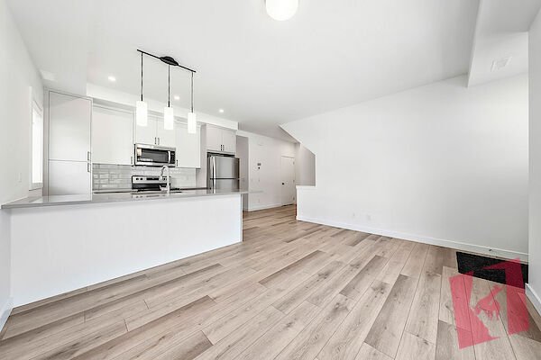 Beautiful luxury in Springbank Hills! photo 2
