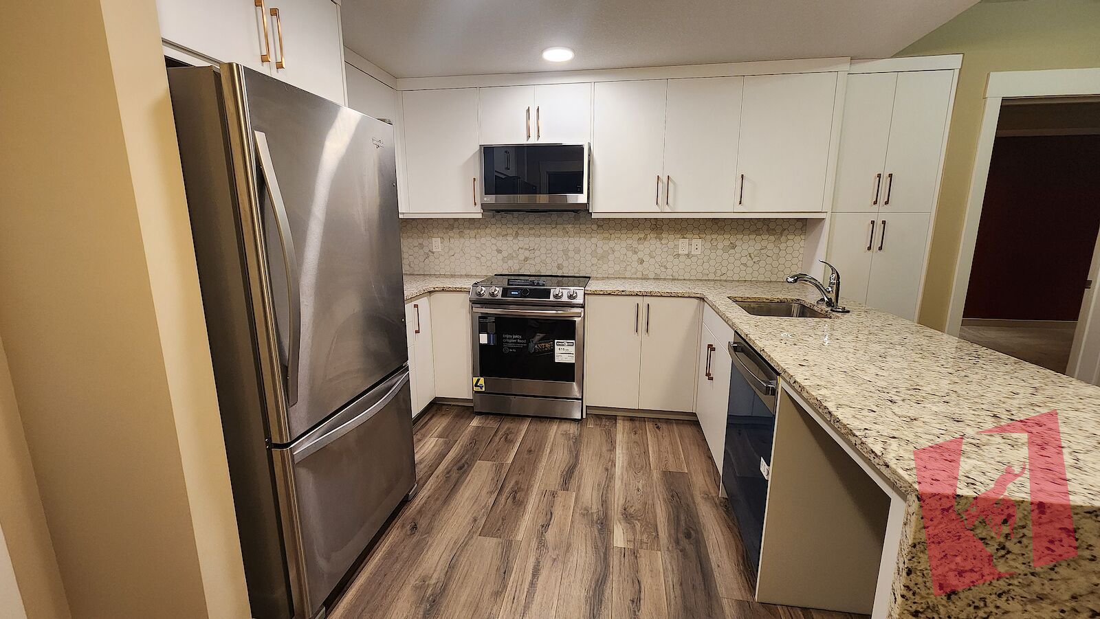 Executive 2 bed 2 bath condo in the prestigious neighborhood of Aspen Woods photo 2