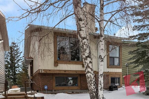 ** COACH HILL SW MAIN FLOOR 3 BDRM BACKING ONTO GREEN **