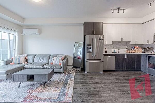 Modern 2-bed, 2-bath bright condo, 811 sq ft, oversized balcony & parking photo 2