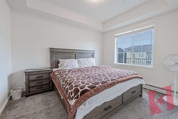 Modern 2-bed, 2-bath bright condo, 811 sq ft, oversized balcony & parking photo 3