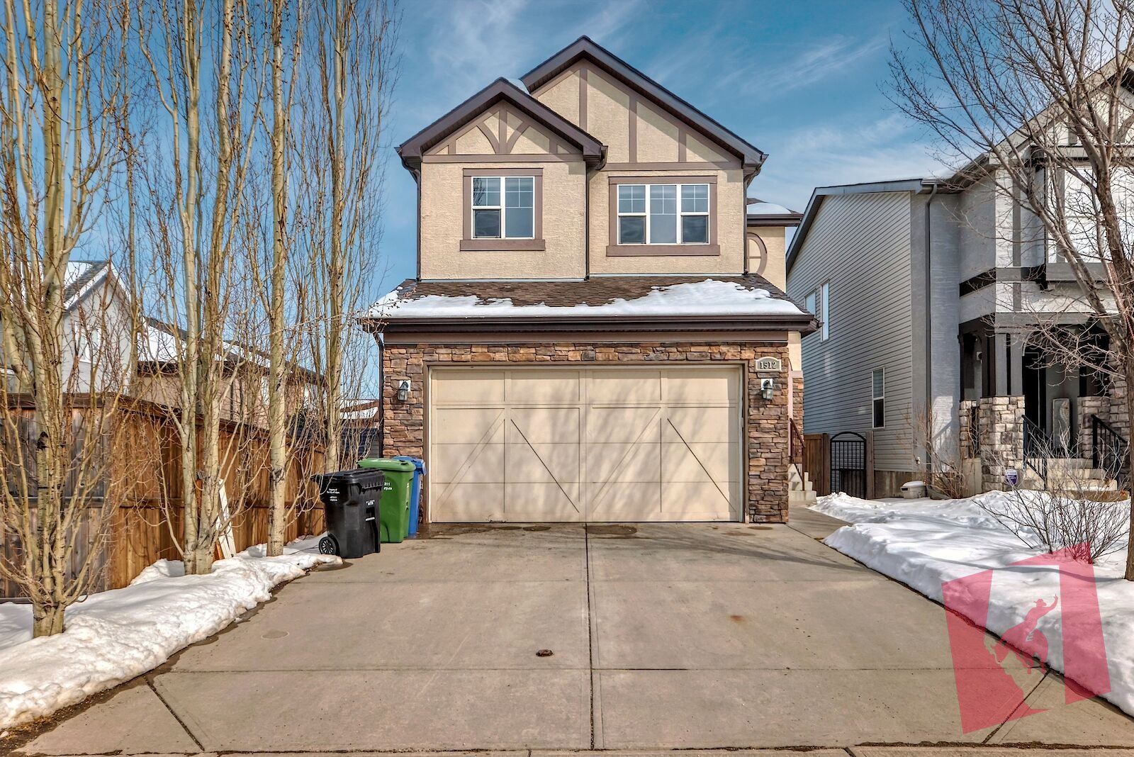 Beautiful Family Home in Aspen Woods photo 2