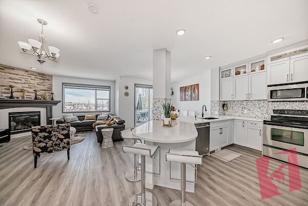 Beautiful Family Home in Aspen Woods photo 3