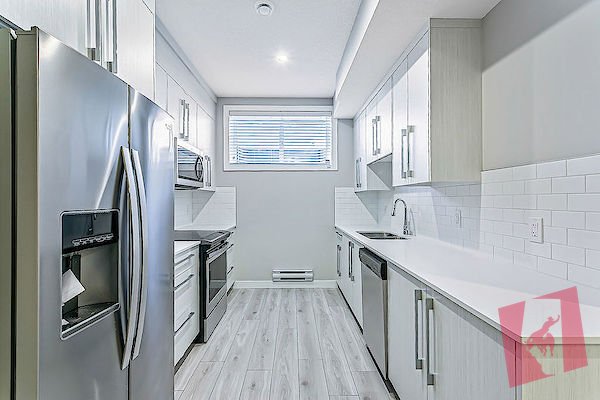 Bright & Spacious 1 Bedroom Suite in Sirocco - Pets OK! (CP108B) photo 3