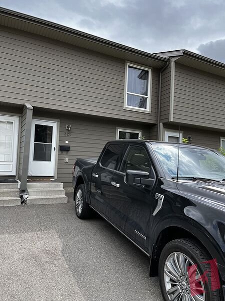 3 bedroom townhouse in Deer Run.